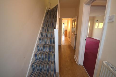 4 bedroom terraced house to rent, Ferndale Road, Swindon, SN2