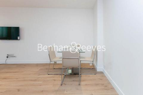 2 bedroom apartment to rent, Sovereign Court, Hammersmith W6