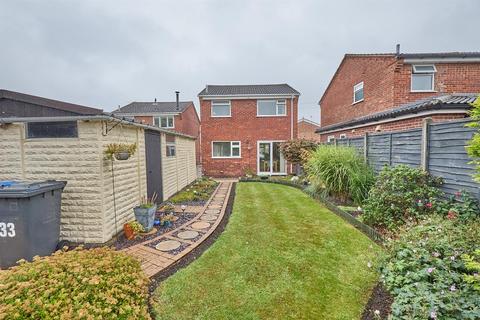 33 Azalea Drive, Burbage, Hinckley, LE10 2SH