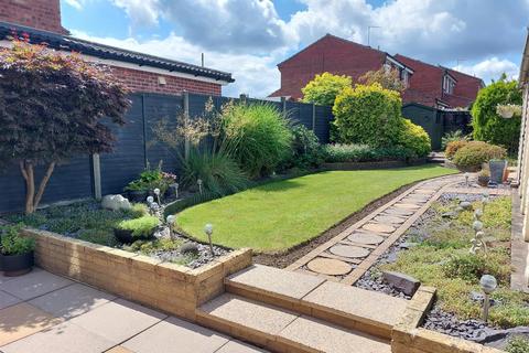 33 Azalea Drive, Burbage, Hinckley, LE10 2SH