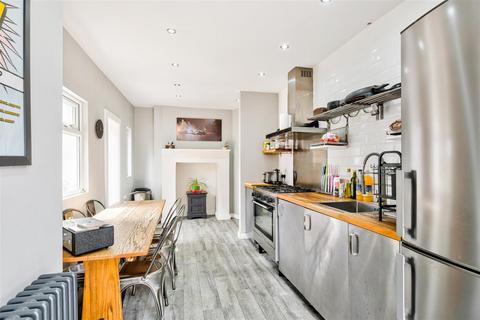 3 bedroom end of terrace house for sale, Essex Road, Manor Park