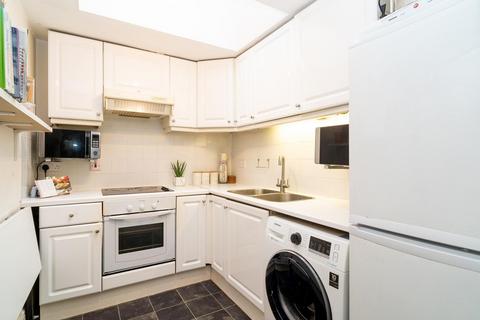 2 bedroom flat for sale, Stonegrove Court, Edgware, Greater London. HA8 7TB