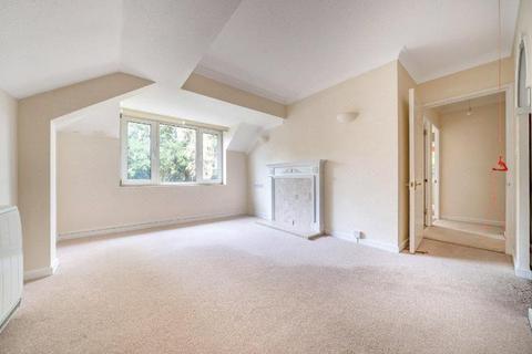 2 bedroom apartment to rent, West Court, Burpham GU4