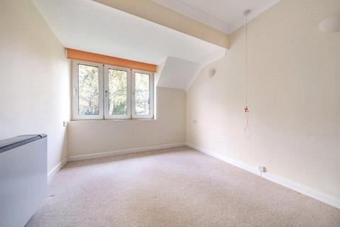 2 bedroom apartment to rent, West Court, Burpham GU4