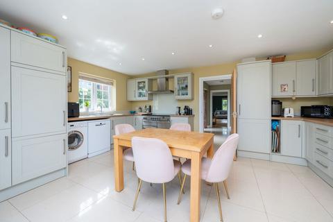 12, Hillside Cottages Brighton Road, Lower Beeding, Horsham, RH13 6NH