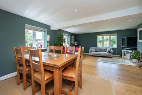 12, Hillside Cottages Brighton Road, Lower Beeding, Horsham, RH13 6NH