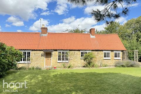 3 bedroom detached house for sale, The Green, Welbourn