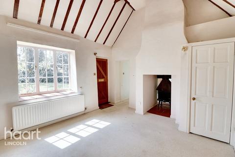 3 bedroom detached house for sale, The Green, Welbourn