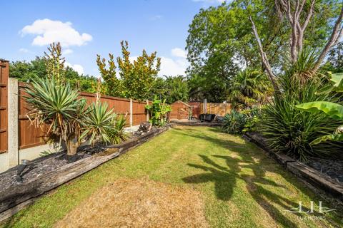 4 bedroom terraced house for sale, Kenley Gardens, Hornchurch