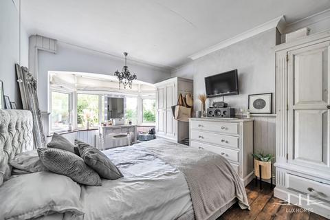11 Kenley Gardens, Hornchurch, RM12 6PD