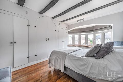 11 Kenley Gardens, Hornchurch, RM12 6PD