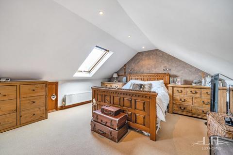 11 Kenley Gardens, Hornchurch, RM12 6PD