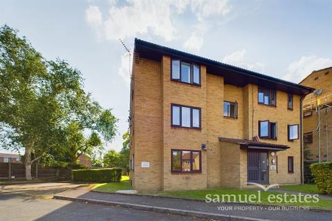 104 Hogarth Crescent, London, SW19 2DW
