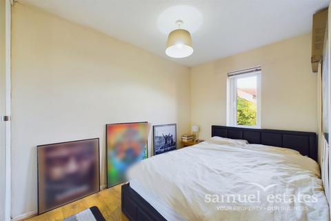 104 Hogarth Crescent, London, SW19 2DW