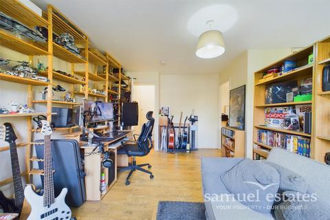 104 Hogarth Crescent, London, SW19 2DW
