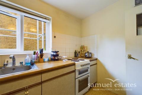 104 Hogarth Crescent, London, SW19 2DW