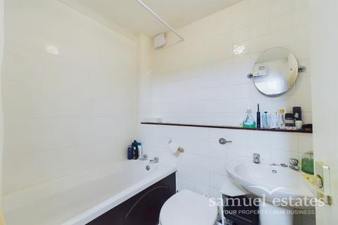 104 Hogarth Crescent, London, SW19 2DW