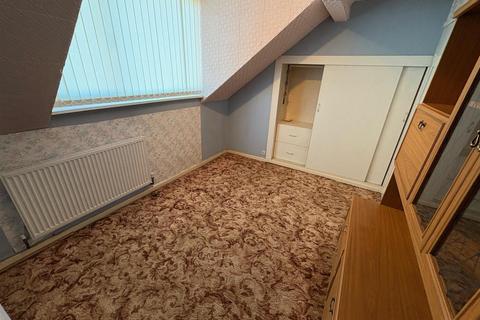 8 Gregory Crescent, Bradford, BD7 4PG