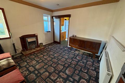 8 Gregory Crescent, Bradford, BD7 4PG