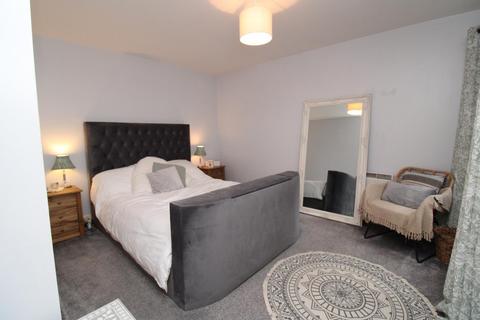 2 bedroom flat for sale, Bull Lane, Bristol