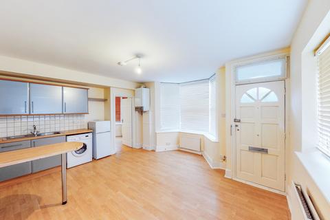 1 bedroom flat for sale, High Street, London Colney, St. Albans, Hertfordshire