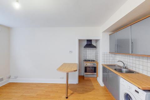 1 bedroom flat for sale, High Street, London Colney, St. Albans, Hertfordshire