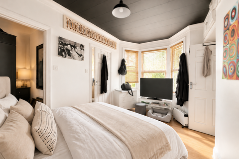 1 bedroom flat for sale, High Street, London Colney, St. Albans, Hertfordshire