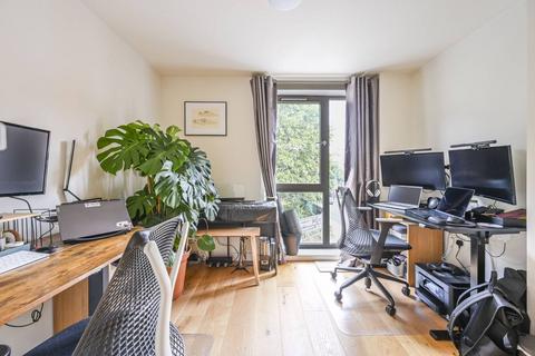 2 bedroom flat for sale, Caxton Apartments, Cable Street, Wapping, London, E1