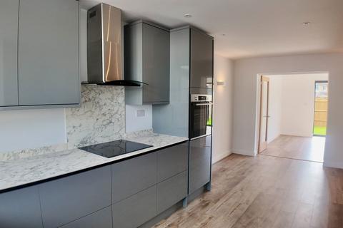 1 French Close, Witney, OX28 5JP