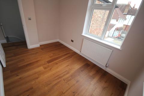 2 bedroom flat to rent, Harrow HA1