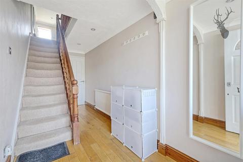 31 Echo Heights, London, E4 7JZ