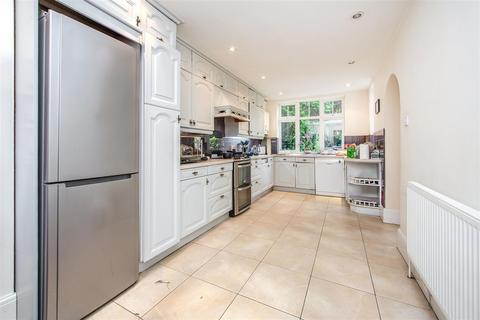 4 bedroom detached house to rent, Hillway, London