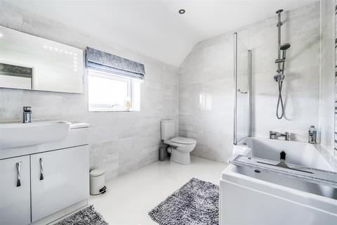 3 Coronation Road, Yateley, GU46 7TH