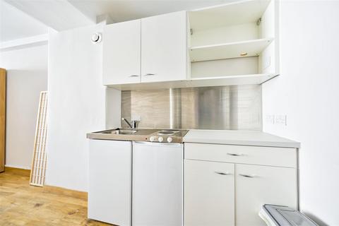 Studio for sale, Florin Court, London EC1M