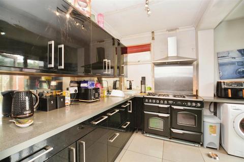 252 Queensway, Scunthorpe, DN16 2JJ