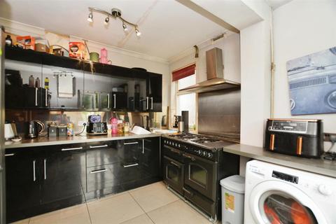 252 Queensway, Scunthorpe, DN16 2JJ
