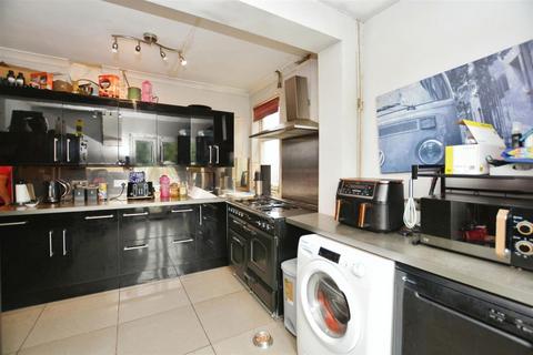 252 Queensway, Scunthorpe, DN16 2JJ