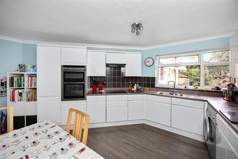 2 bedroom flat for sale, Leahurst Court Road, London Road, Brighton