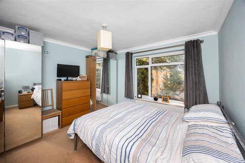 2 bedroom flat for sale, Leahurst Court Road, London Road, Brighton