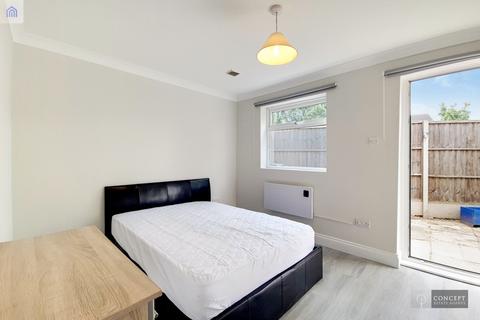 3 bedroom flat to rent, Wimbledon Park Road, Southfields, SW18