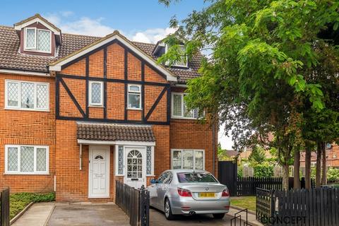 4 bedroom terraced house to rent, Wilson Avenue, Mitcham, CR4
