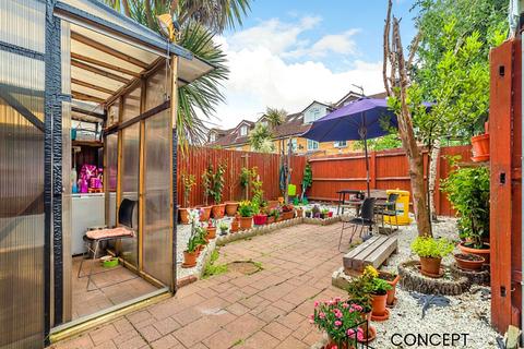 4 bedroom terraced house to rent, Wilson Avenue, Mitcham, CR4