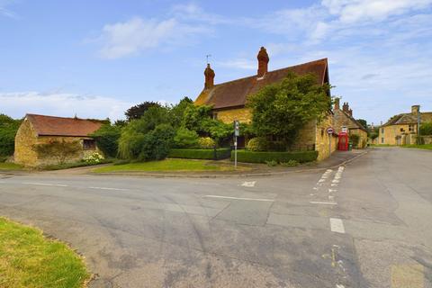 4 bedroom detached house for sale, Willoughby Road, Oakham LE15