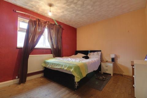 1 bedroom flat for sale, Hare Park Close, Liversedge, West Yorkshire, WF15