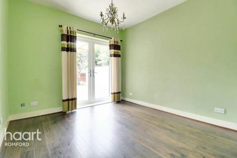 45 Como Street, Romford, RM7 7DT
