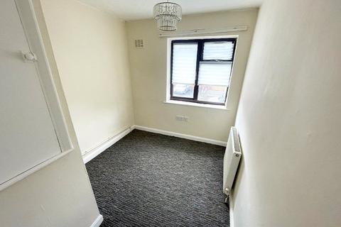 3 Dresden Close, Wolverhampton, WV4 6DG