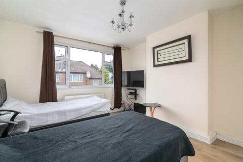 2 bedroom maisonette for sale, Shelbourne Road, London