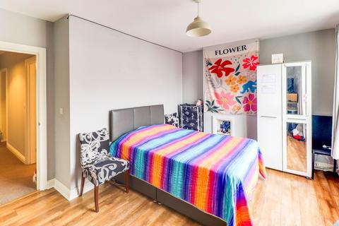 91 Manor Road, Guildford, GU2 9NW