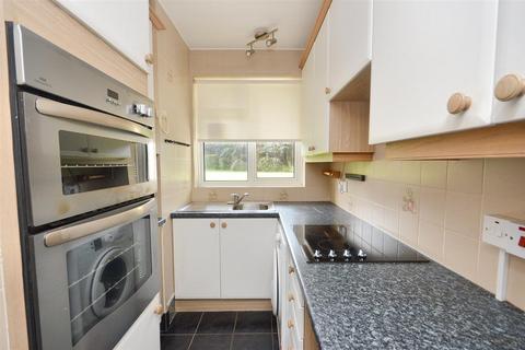 1 bedroom flat for sale, Chiswick Place, Eastbourne