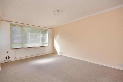 1 bedroom flat for sale, Chiswick Place, Eastbourne